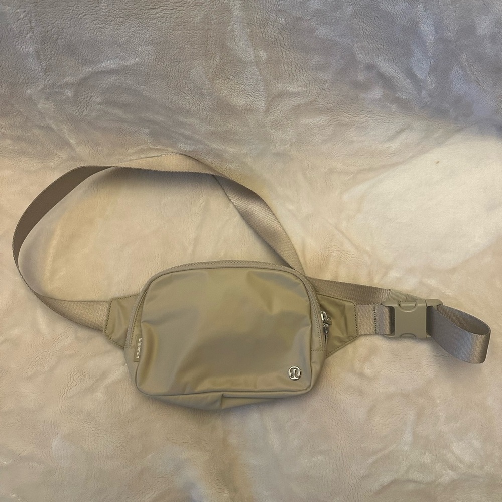 Lululemon belt bag 1L
